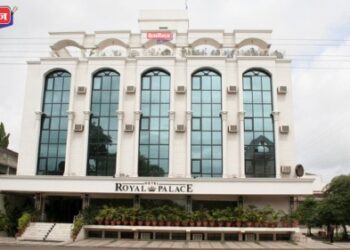 खळबळ : हॉटेल ‘रॉयल पॅलेस’मध्ये जुगार उधळला ; उच्चभ्रू ८ जणांना अटक