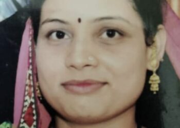 रेल्वे हळू झाल्याने घाईत उतरताना महिला वकिलांचा अपघात, उपचारादरम्यान झाला मृत्यू !