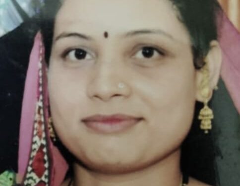 रेल्वे हळू झाल्याने घाईत उतरताना महिला वकिलांचा अपघात, उपचारादरम्यान झाला मृत्यू !