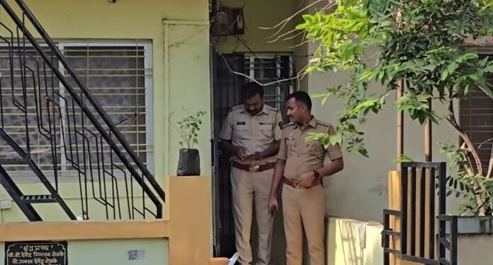 प्रकरणाचा उलगडा : मित्राला बंदूक दाखविताना घरात झाडली गेली गोळी, तरुणाला अटक !