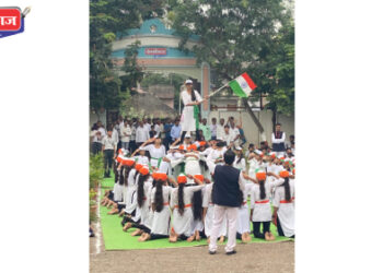 बारी समाज माध्यमिक विद्यालयात स्वातंत्र्यदिन साजरा