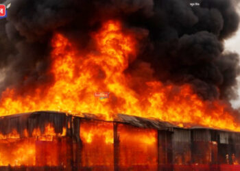 बॅटरीच्या कंपनीत भीषण आग लागून ५ कोटींचे साहित्य खाक