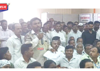 ‘राष्ट्रीय पेयजल योजने’च्या रखडलेल्या मागणीवरून ग्रामस्थ रोकडेंचा थेट सवाल