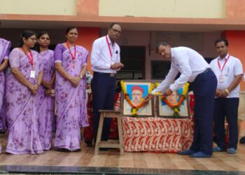 शिरसोलीच्या बारी समाज विद्यालयात लोकमान्यांच्या पुण्यतिथीनिमित्त अभिवादन