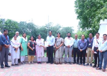 शिरसोलीच्या बारी समाज विद्यालयात लोकमान्यांच्या पुण्यतिथीनिमित्त अभिवादन