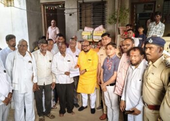 शेतकऱ्यांसह पशुपालकांनी शेतात जाताना काळजी घ्यावी : पालकमंत्री गुलाबराव पाटील