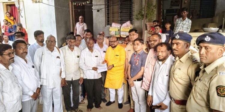 शेतकऱ्यांसह पशुपालकांनी शेतात जाताना काळजी घ्यावी : पालकमंत्री गुलाबराव पाटील