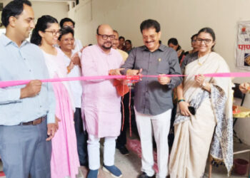 जळगावात महिला बचत गटाच्या खाऊ गल्लीचे उद्घाटन