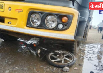 देवीचे दर्शन घेऊन परतणाऱ्या कुटुंबियांना भरधाव डंपरने चिरडले : पती-पत्नीसह मुलगा ठार, दुसरा गंभीर