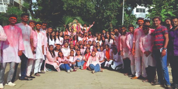 डॉ. गुणवंतराव सरोदे आयुर्वेद महाविद्यालयाचा राजा शरदचे विसर्जन