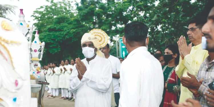 डॉ. गुणवंतराव सरोदे आयुर्वेद महाविद्यालयाचा राजा शरदचे विसर्जन