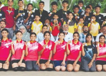 डॉ. गुणवंतराव सरोदे आयुर्वेद महाविद्यालयाचा राजा शरदचे विसर्जन