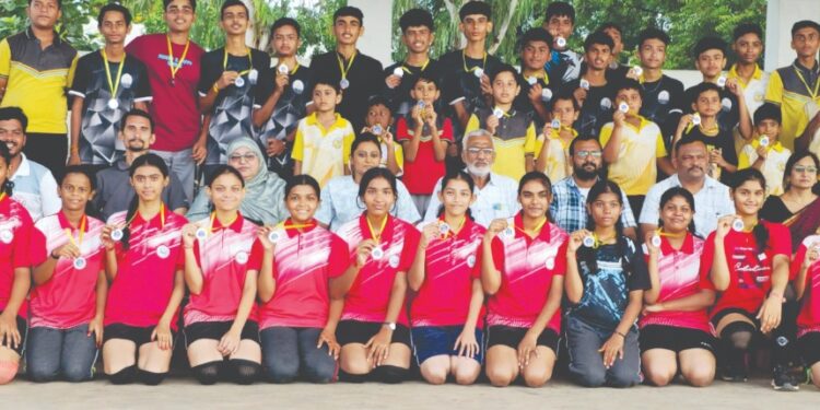 डॉ. गुणवंतराव सरोदे आयुर्वेद महाविद्यालयाचा राजा शरदचे विसर्जन