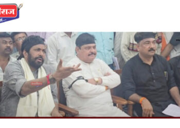 शेतकऱ्यांच्या समस्यांसाठी जिल्हाधिकारी कार्यालयावर धडक मोर्चा