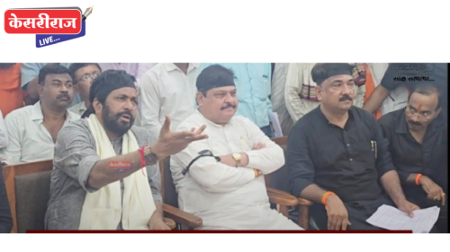 शेतकऱ्यांच्या समस्यांसाठी जिल्हाधिकारी कार्यालयावर धडक मोर्चा