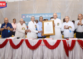 श्री महावीर सहकारी बँकतर्फे अशोक जैन यांचा सन्मान