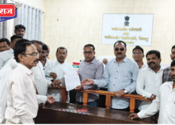 निलंगा उपविभागीय अधिकाऱ्यांवर गुन्हा दाखल करण्याची मागणी