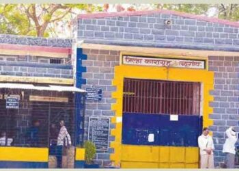 गुंडांच्या टोळीकडून कारागृहात तरुणाला बेदम मारहाण, गुन्हा दाखल