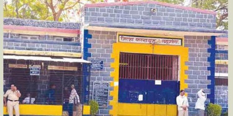 गुंडांच्या टोळीकडून कारागृहात तरुणाला बेदम मारहाण, गुन्हा दाखल