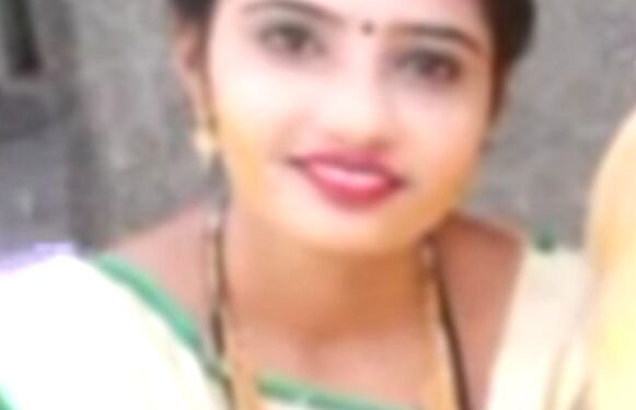 विवाहितेची पंख्याला ओढणीने गळफास लावून घेत आत्महत्या