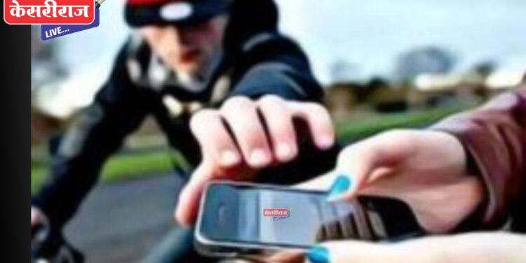 चोरट्यांची हिम्मत वाढली, पायी जाणाऱ्या विद्यार्थीनीचा मोबाईल हिसकावून पळाले !