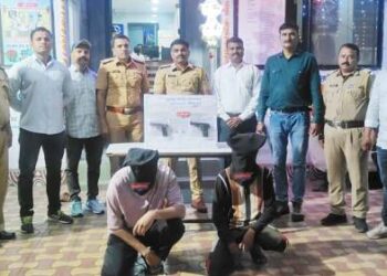 रेकॉर्डवरील दोन गुन्हेगारांना गावठी कट्टे, जिवंत काडतूसांसह अटक