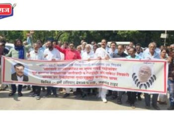 सरन्यायाधीशांवर बुट फेकणाऱ्या वकिलावर देशद्रोहाचा गुन्हा दाखल करा