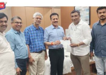 ना.गिरीश महाजन यांची प्रेरणा :  अरविंद देशमुख यांची मुख्यमंत्री सहायता निधीस लाखोंची मदत!