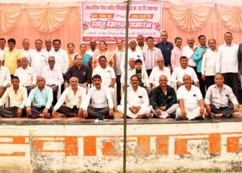 बारी समाज माध्यमिक विद्यालयात भरला तब्बल साडेतीन दशकानंतर माजी विद्यार्थ्यांचा स्नेह मेळावा !