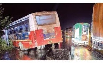 कंटेनरला बसची मागून धडक, चालक-वाहकासह ९ जखमी