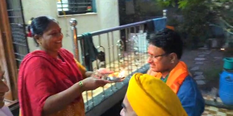 एरंडोल येथे प्रभाग क्र. ७ मध्ये भाजप-सेना युतीची भव्य प्रचारफेरी!