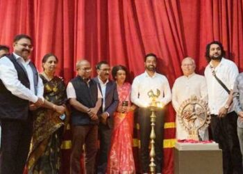 जळगावात  ६४ व्या हौशी मराठी राज्य नाट्य स्पर्धेचे जिल्हाधिकाऱ्यांच्या हस्ते  उदघाटन