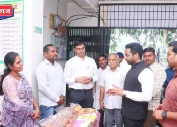 जिल्हाधिकाऱ्यांची पाल येथील कृषी विज्ञान केंद्राला भेट