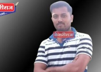 मका काढणीदरम्यान थ्रेशर मशीनमध्ये रुमाल अडकून गळफास बसल्याने तरुण शेतकऱ्याचा मृत्यू