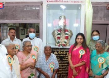 विवरा शिक्षण संस्थेच्या कै.गणपत गोविंदा बेंडाळे यांचा पुतळा व कै. गोदावरी वासुदेव पाटील यांच्या फोटो च्या अनावरण प्रसंगी शिक्षण प्रेमींचा संस्थेला देणगीचा वर्षाव