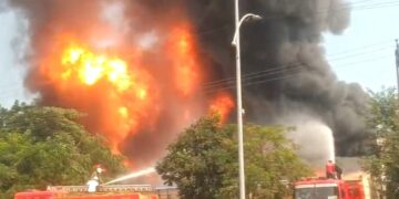 आगीचा रुद्रावतार : एमआयडीसीमध्ये केमिकल कंपनीला लागली भीषण आग