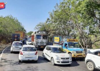 अजिंठा घाटात ट्रक नादुरुस्त; दोन तास ‘चक्काजाम’, ४ किमीपर्यंत वाहनांच्या रांगा