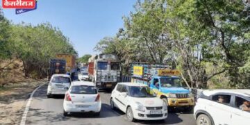 अजिंठा घाटात ट्रक नादुरुस्त; दोन तास ‘चक्काजाम’, ४ किमीपर्यंत वाहनांच्या रांगा