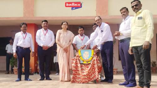 बारी विद्यालयात डॉ. आंबेडकर यांना अभिवादन