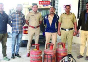 अवैध गॅस रिफिलिंग : घरगुती वापराचे ३ सिलिंडर जप्त
