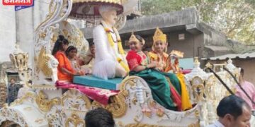 बालकांच्या वेशभूषा ठरल्या लक्षवेधी, संत शिरोमणी जगनाडे महाराजांच्या जयघोषाने दुमदुमले जळगाव..!