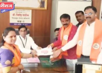 शिवसेनेकडून जिल्हाप्रमुख विष्णू भंगाळे, संतोष पाटील, दारकुंडे, सोनवणे, राजपूत यांचे अर्ज दाखल