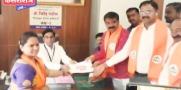 शिवसेनेकडून जिल्हाप्रमुख विष्णू भंगाळे, संतोष पाटील, दारकुंडे, सोनवणे, राजपूत यांचे अर्ज दाखल