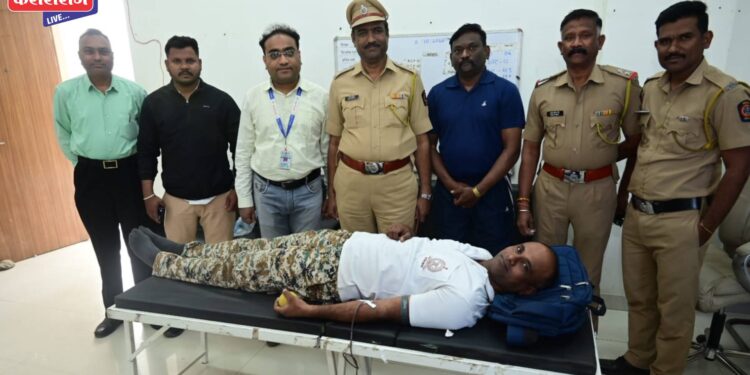 पोलीस मुख्यालयातील शिबिरात ३० जणांनी केले रक्तदान