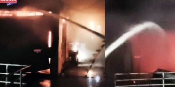 मध्यरात्री २ मोबाईल दुकानांना भीषण आग, २० लाख रुपयांचे नुकसान झाल्याची भीती