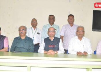 उत्तर महाराष्ट्र विद्यापीठात तीन कर्मचारी सेवानिवृत्त; स्नेहपूर्ण निरोप समारंभ