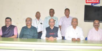 उत्तर महाराष्ट्र विद्यापीठात तीन कर्मचारी सेवानिवृत्त; स्नेहपूर्ण निरोप समारंभ