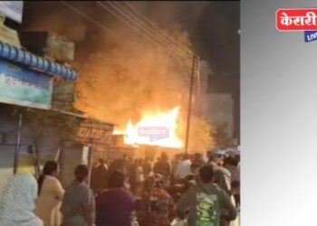 गॅरेजला भीषण आग ; अग्निशमन दलाच्या तत्परतेने मोठी हानी टळली!