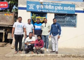 कुऱ्हा येथे महिलेच्या घरात चोरी करणाऱ्या दोघांना अटक