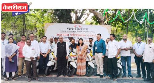 दिव्यांग कर्मचाऱ्यांना अनुकूलित वाहनांचे वाटप!